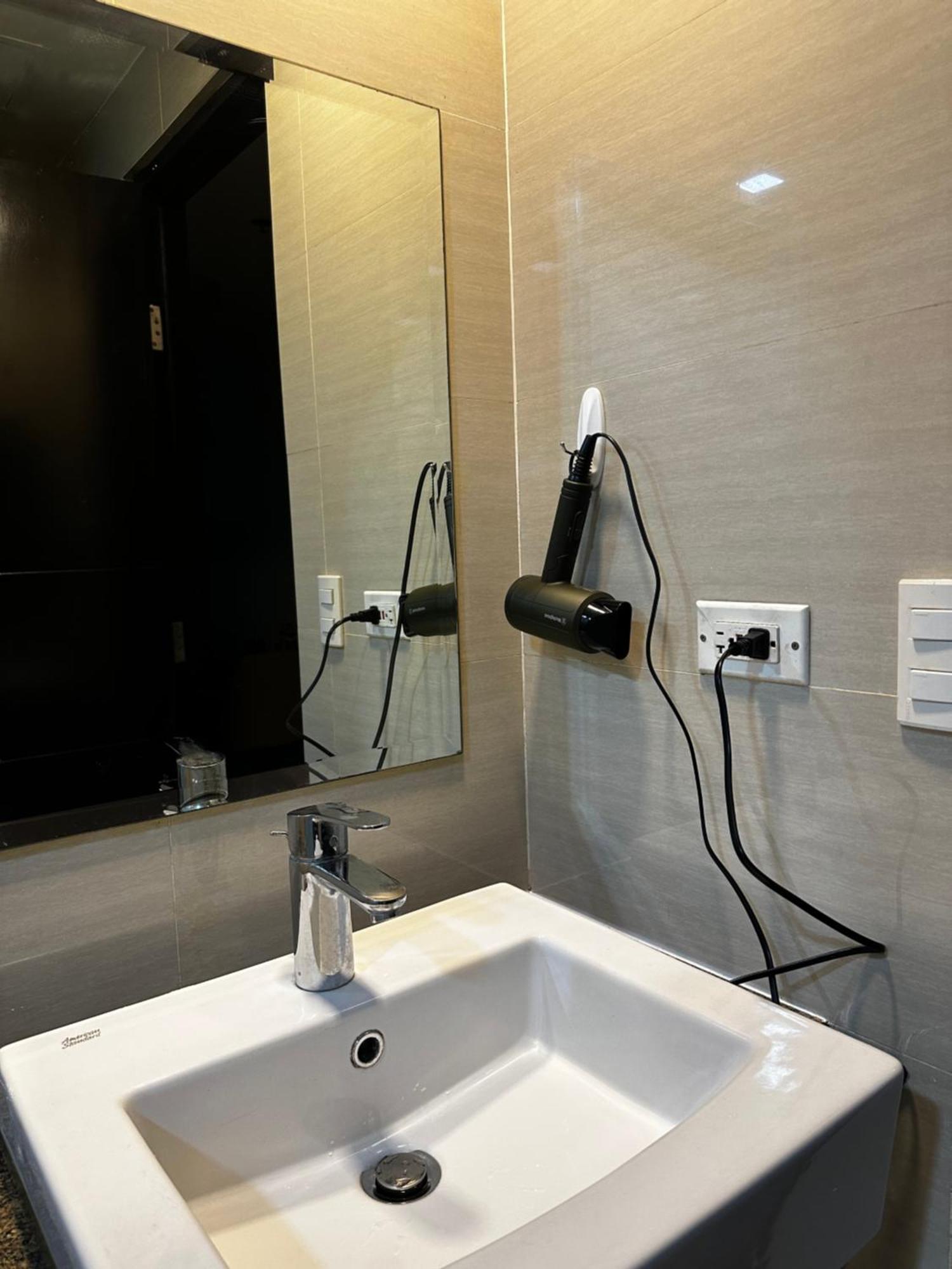 81 Newport Blvd Cluster 4 Unit B 3Rd Flr By Rechelle Nunag Pasay Exteriér fotografie